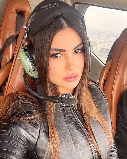 Huda Al Atrabi Selfie